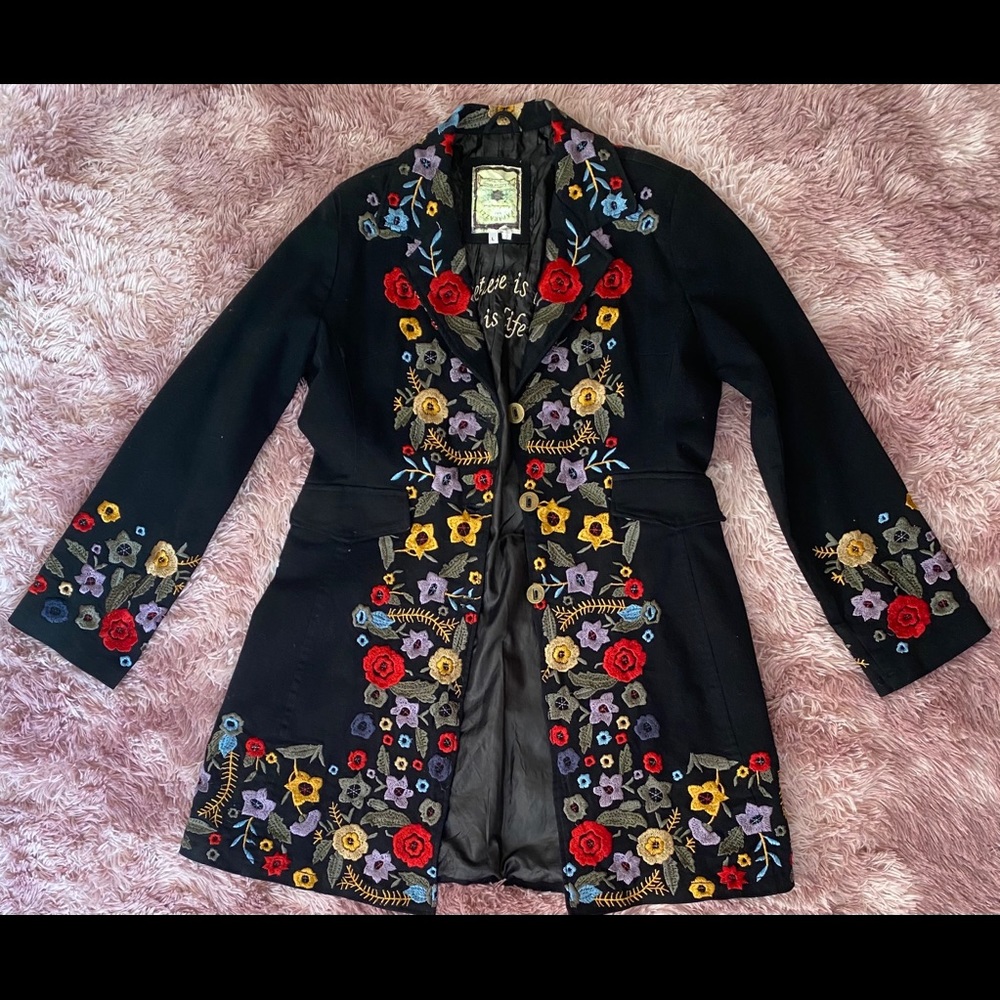Floral coat 🧥 💐🌺🌸🌼🌹💐🥀